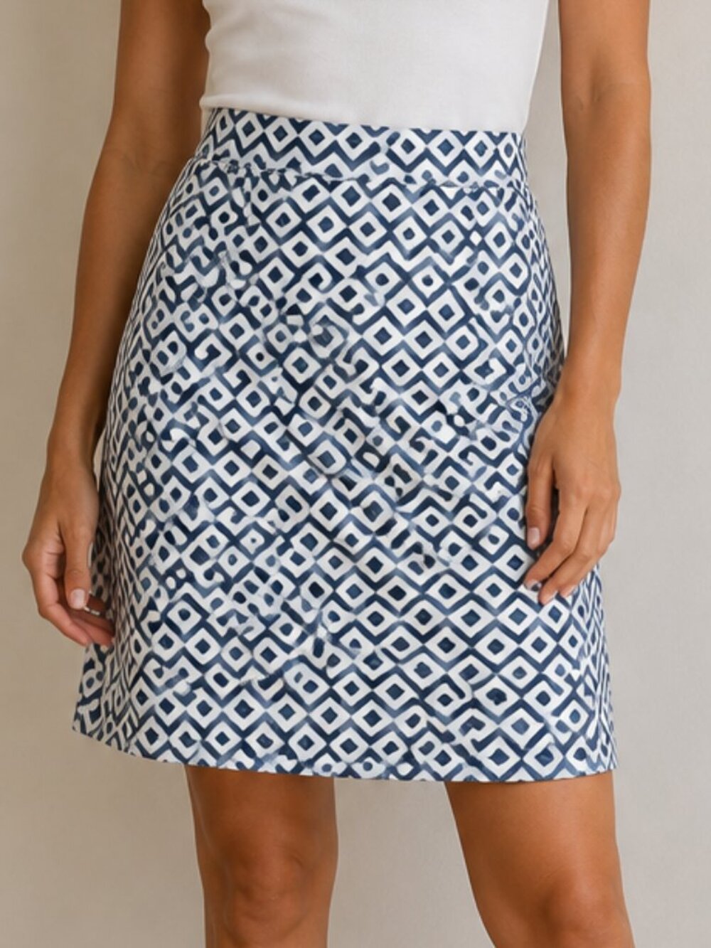 Eddie Bauer Pull-on Print Skirt in Blue Diamond Pattern, Size L